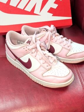 Nike Low Dunk Girl's Size 7 Y With Box